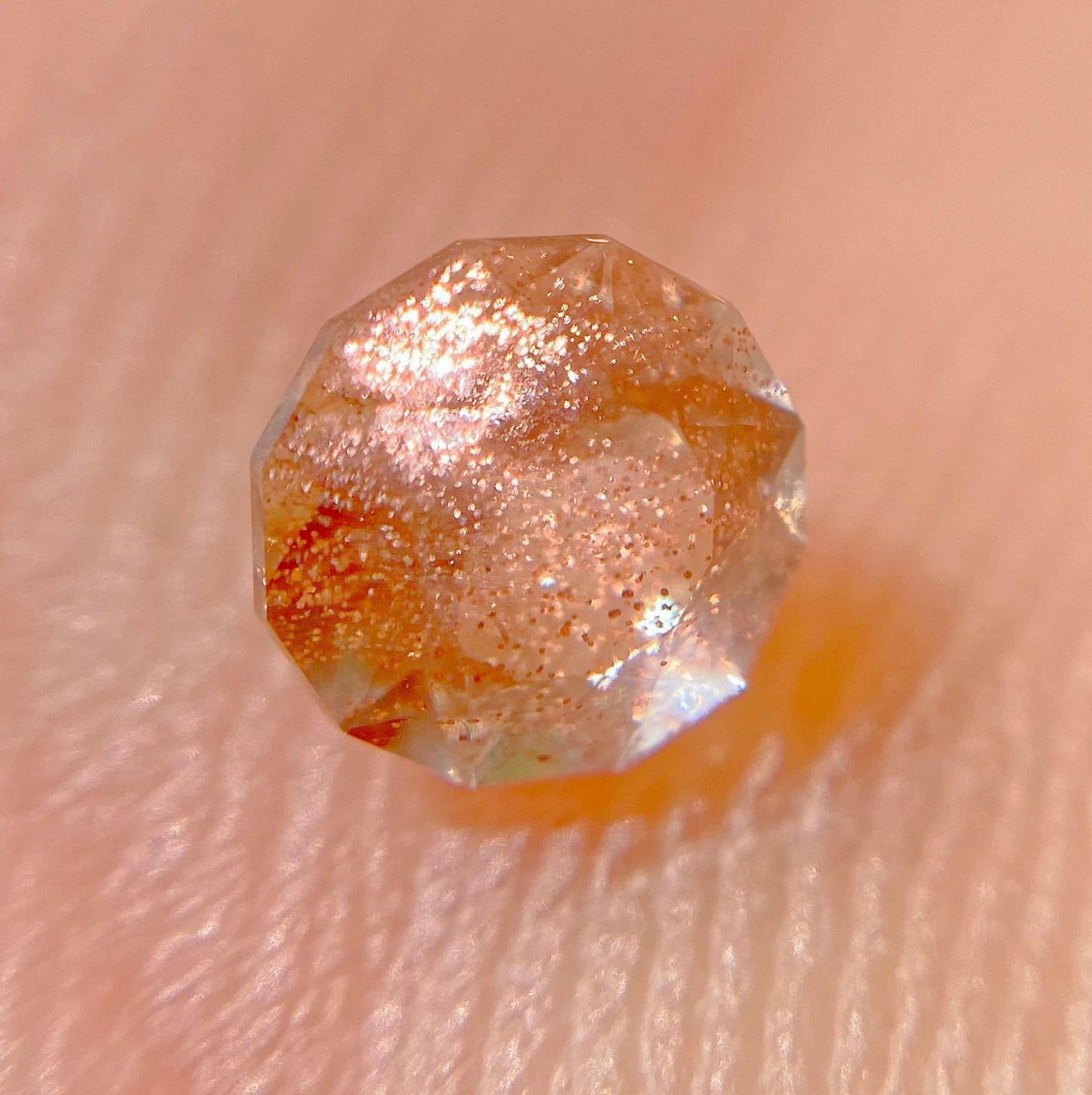 💖お待たせしました❣️ファンシーラウンドのオレゴンサンストーン0.39ct(テーブルからはみ出るシラー🙈💓)☀️💎ピアッちゃん作品【4/30チハルーム】GW特別特価❗️
