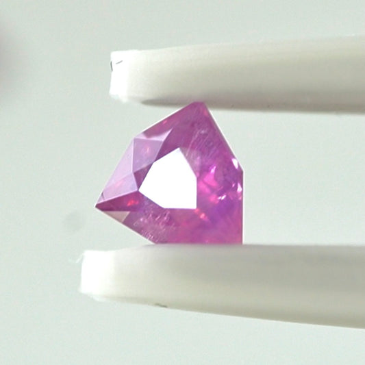 こんなカシミール見たことない❗️ファンシーカットの非加熱カシミールサファイア0.187ct💎ピアッちゃん作品