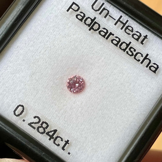 ピアラウンドがギラリ✨絶妙のピンクがたまらない非加熱パパラチァサファイア0.284ct💎ピアッちゃん作品