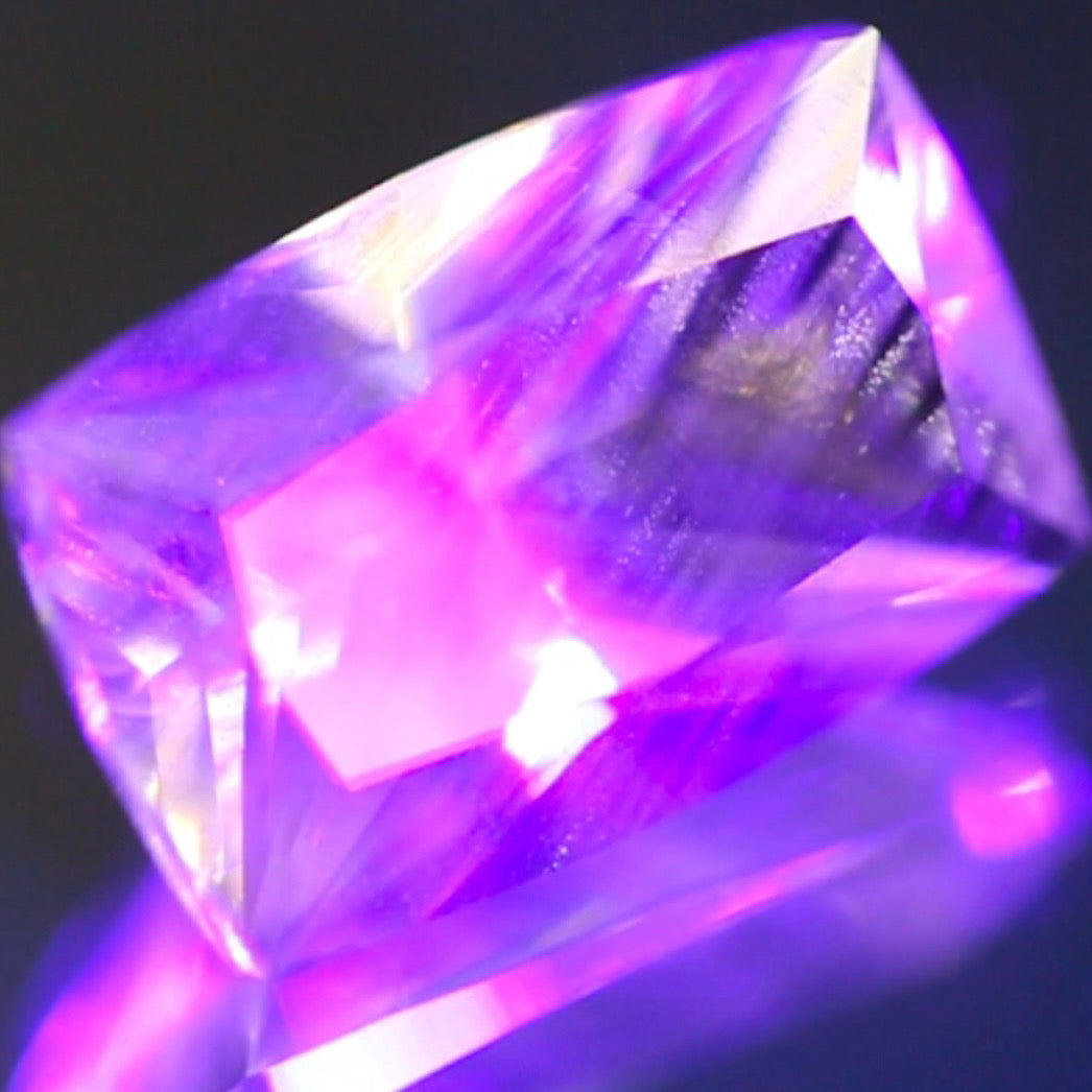 星屑シラーが煌めく超美スーパークッション★ラブラドライト3.23ct ピアッちゃん作品✨