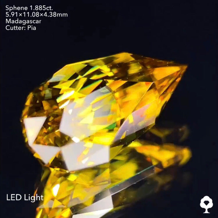 6ctから抽出された鋭くギラめくシャープペアシェイプ★スフェーン1.885ct ピアッちゃん作品★ハラキリプライス