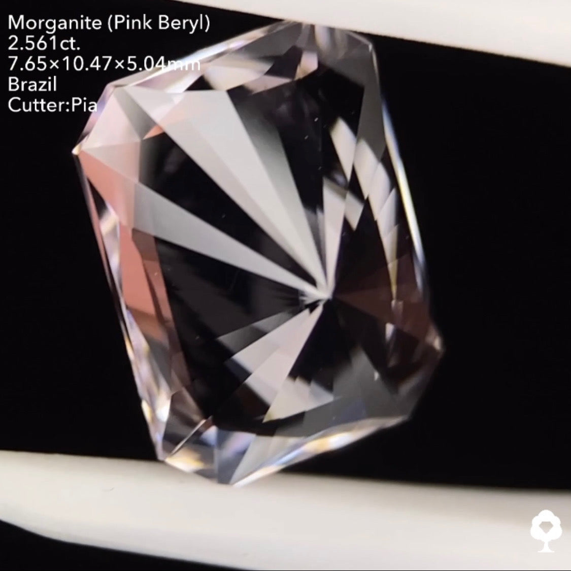【五月病を吹っ飛ばせキャンペーン💨】淡ピンクと鋭いカットの組み合わせが最高にモダン★モルガナイト 2.561ct ピアッちゃん作品