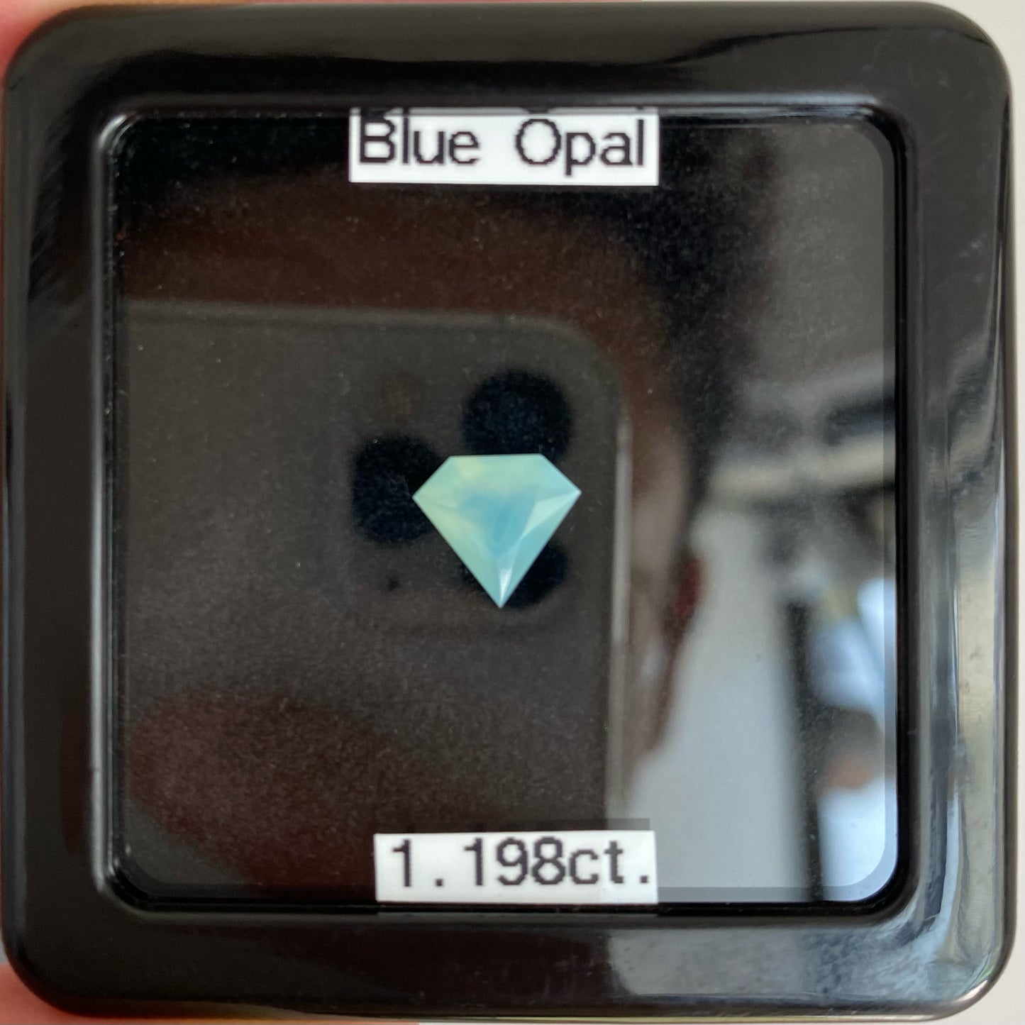 【ご落札者さま専用★1発入札オークション】シャープな宝石形に仕上げられた優しい雰囲気の美色★ブルーオパール 1.198ct ピアッちゃん作品
