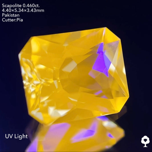 UV蛍光美しい煌めくラディアント系オクタゴン★スキャポライト0.460ct ピアッちゃん作品