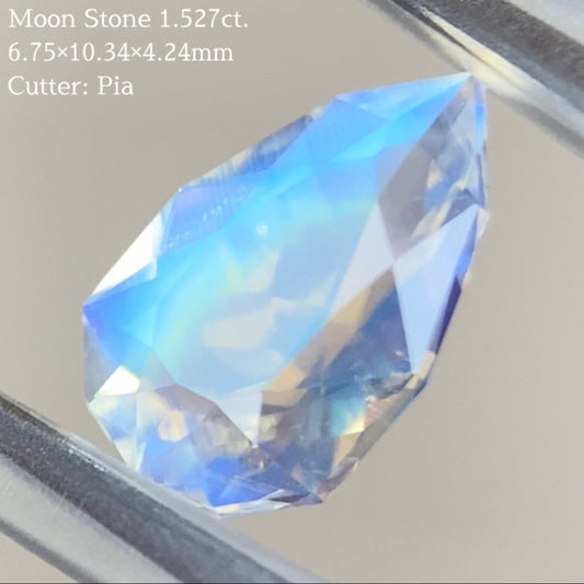 ブルーとグリーン混ざり合う絶妙なシラー★ムーンストーン1.527ct. ピアッちゃん作品