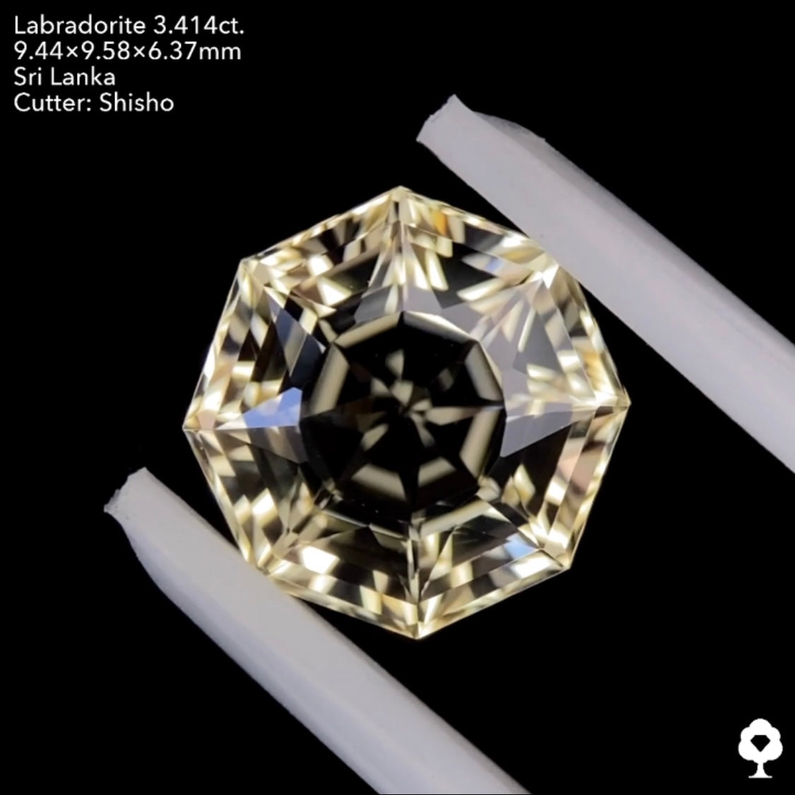 曇りなき圧巻の輝きを放つ太陽オクタゴン★ラブラドライト3.414ct. 師匠作品