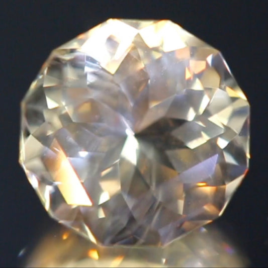 スクエアテーブルの新カットはシラーも美しい★ラブラドライト2.55ct 師匠作品✨こちらはクーポンはごめんなさい🙏