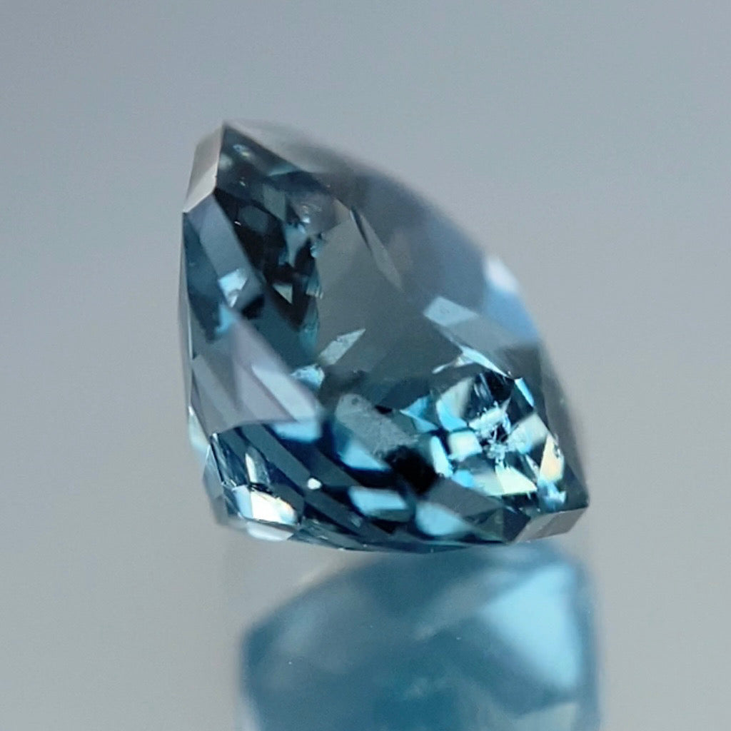 超絶美色グリニッシュブルー0.878ct✨レイ先生作品💎ここに復活!『スピネル博物館』【クーポンはごめんなさい🙏✨】