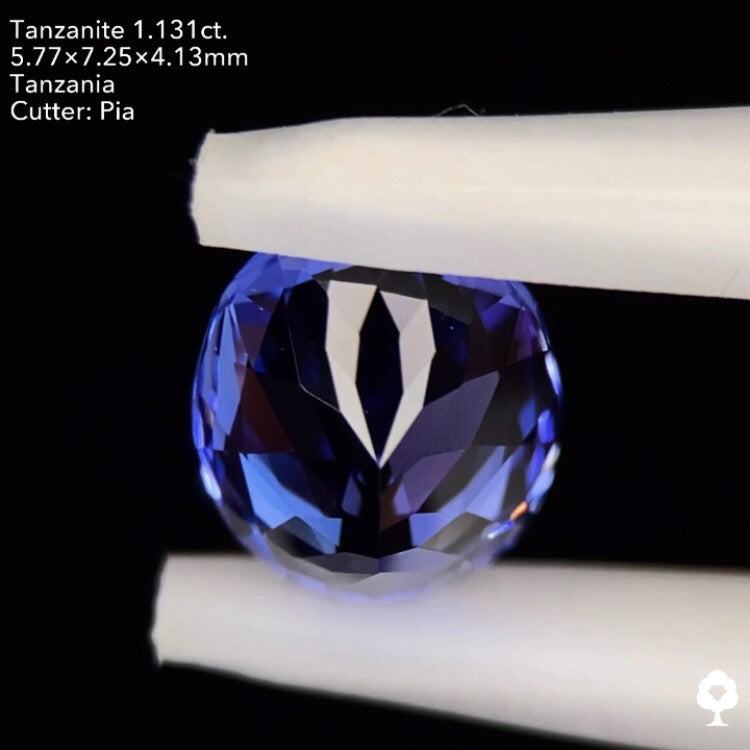 タンザナイト1.131ct. オーバル ピアッちゃん作品