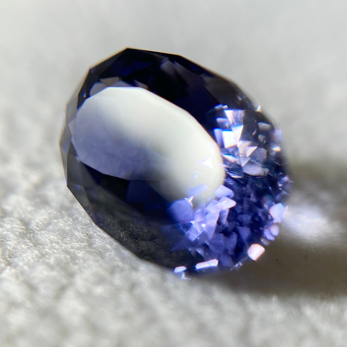 👽パビリオンの美しいカットと色むら感が最高"ファンシーオーバル" アイオライト2.33ct レイちゃん作品✨