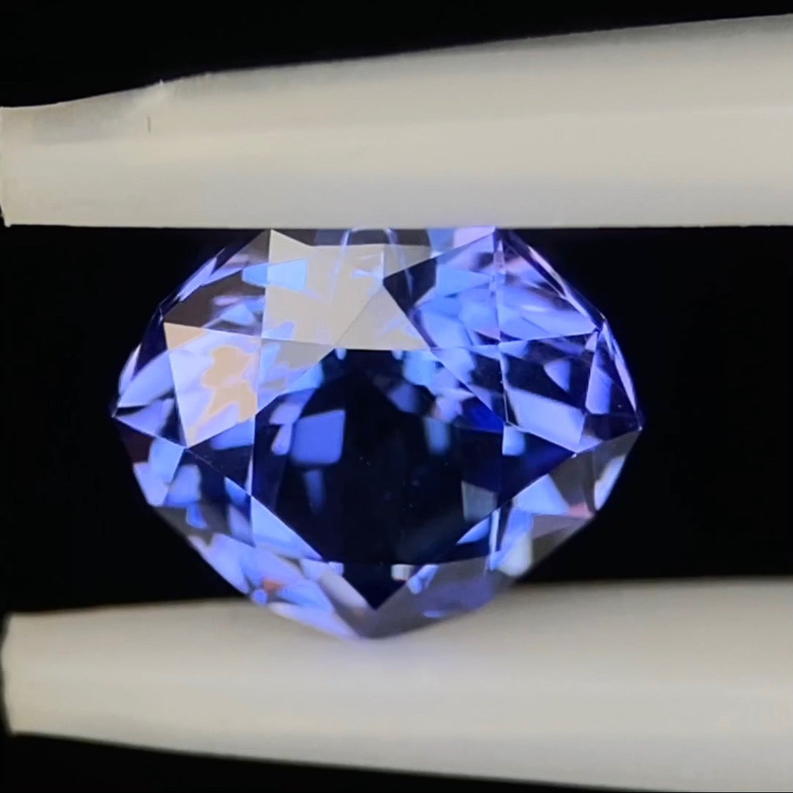 【まさかの本日終了‼️12h1円オークション】ブルーが冴える花のようなファンシークッション★タンザナイト1.420ct. ピアッちゃん作品