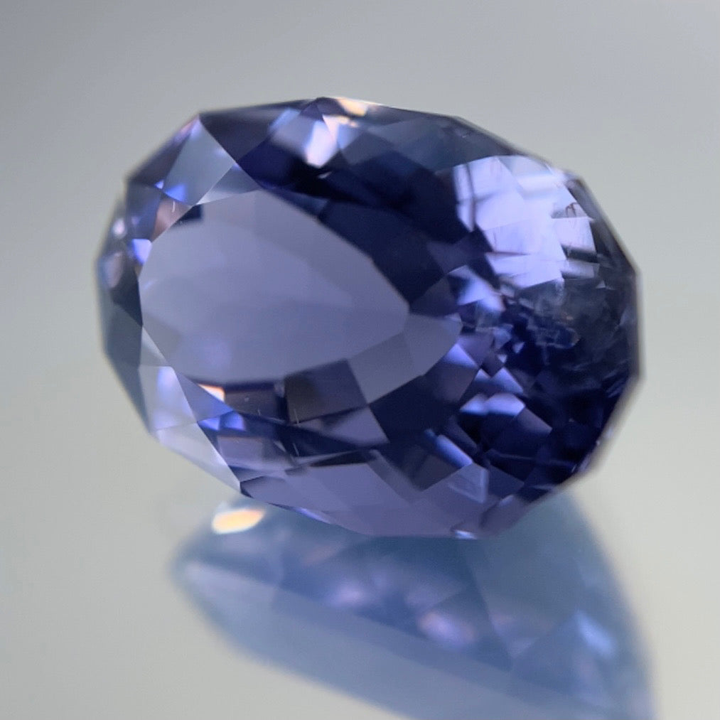 👽パビリオンの美しいカットと色むら感が最高"ファンシーオーバル" アイオライト2.33ct レイちゃん作品✨