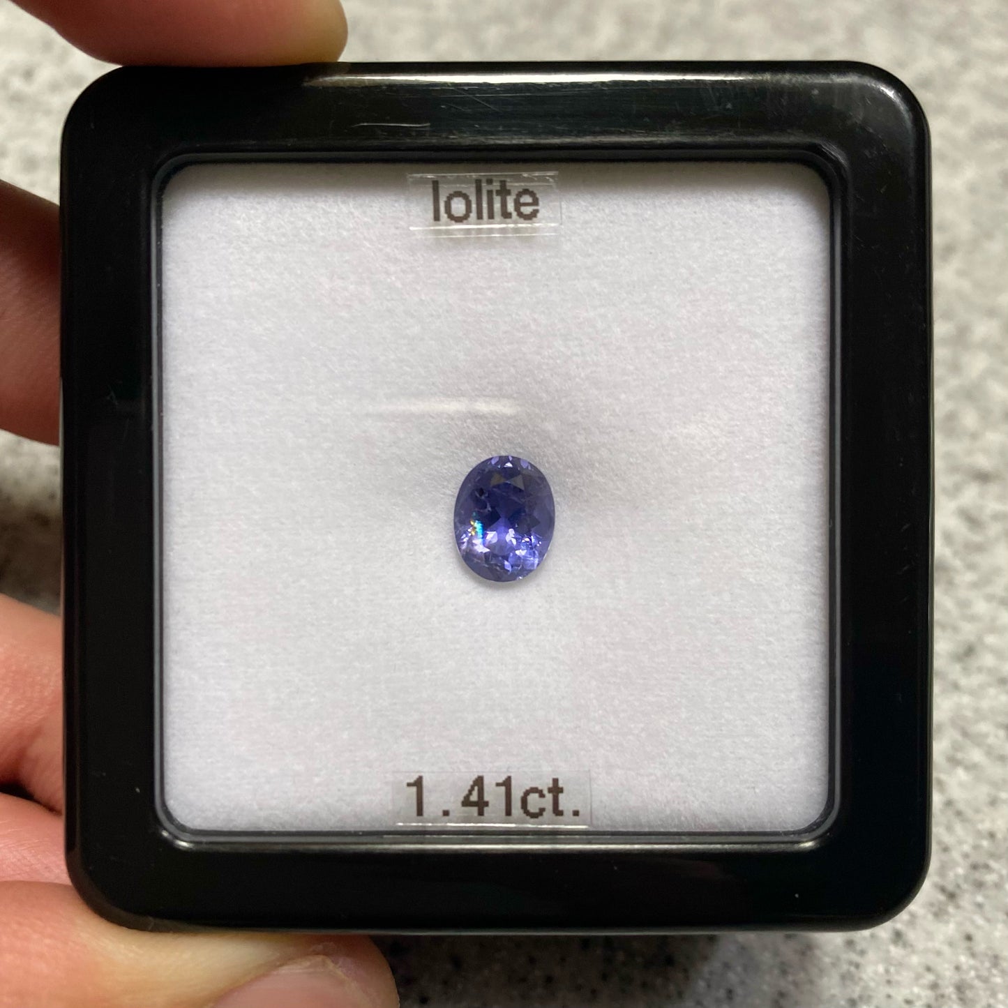 【22時終了‼️サンドウィッチオークション】夜空に浮かぶ虹を楽しめる美オーバル🌌🌈アイオライト1.41ct★アイオライト1.41ct ピアッちゃん作品