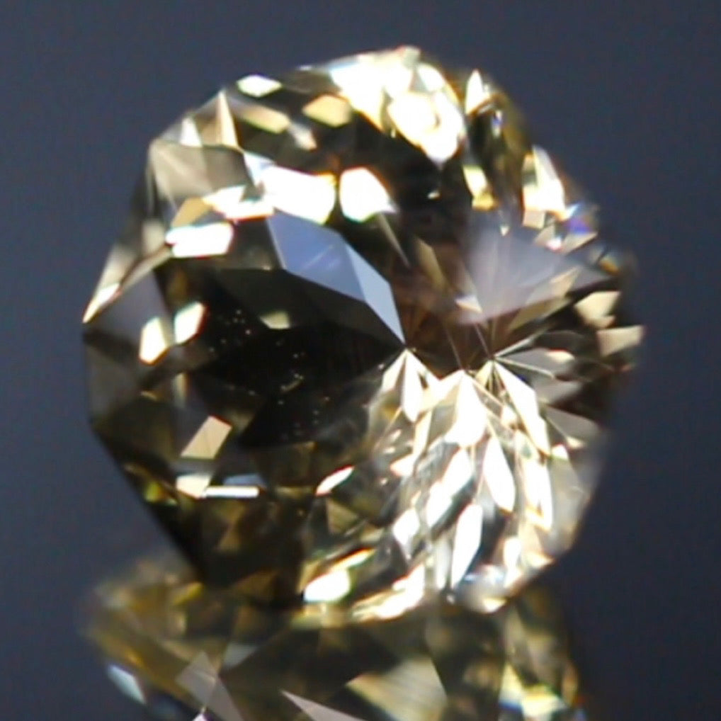 ゲオ仕上げによる信じられない輝きのファンシーヘキサゴン★ラブラドライト2.23ct 師匠作品ゲオちゃん仕上げ✨こちらはクーポンはごめんなさい🙏