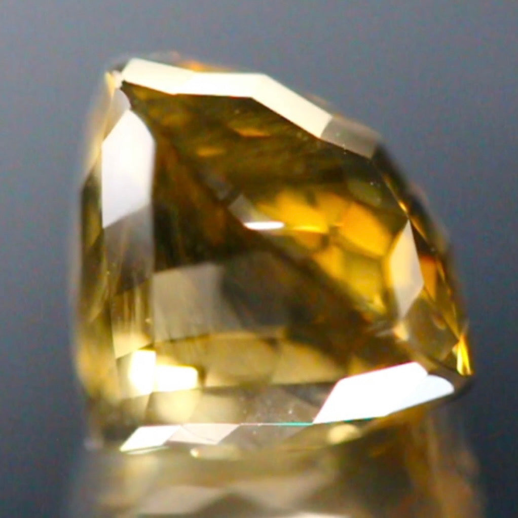 これぞ【キューブスターカット】濃厚ゴールドの美しい満月★ラブラドライト4.150ct ゲオちゃん作品✨こちらはクーポンはごめんなさい🙏