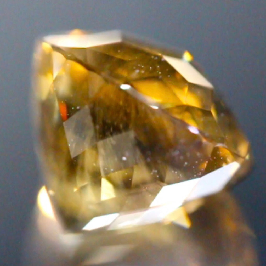 これぞ【キューブスターカット】濃厚ゴールドの美しい満月★ラブラドライト4.150ct ゲオちゃん作品✨こちらはクーポンはごめんなさい🙏