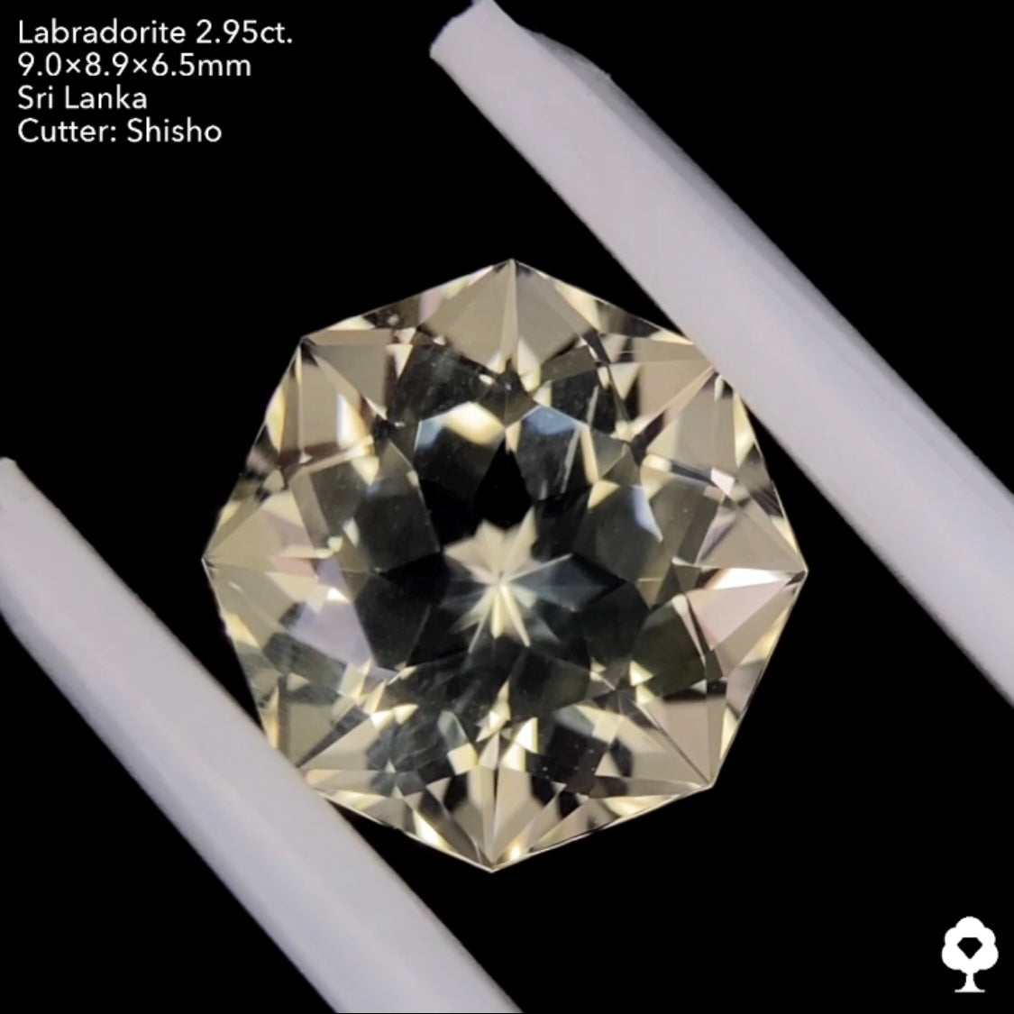 【お客さま専用】細やかな煌めきを放つ王道フラワー8角形★ラブラドライト2.95ct. 師匠作品