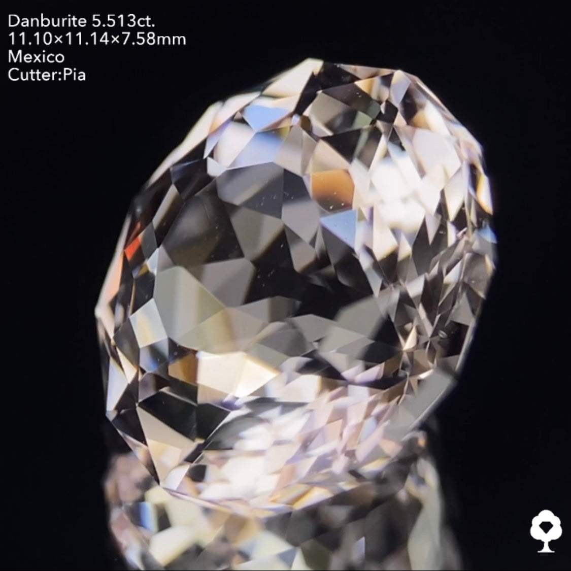 クラウンの新カットによるギラギラが美しい★カラーレスダンビュライト5.513ct ピアッちゃん作品