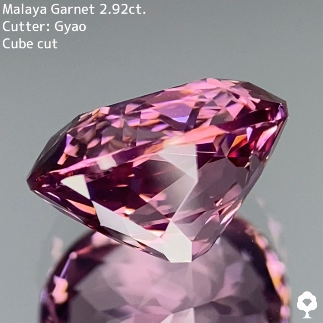 優しく可愛いピンクの細やかで強い煌めきを放つ変則キューブカット★マラヤガーネット 2.923ct【Cube cut】