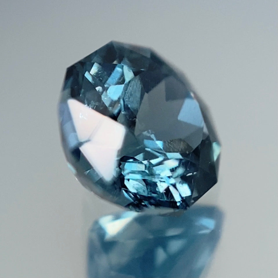 超絶美色グリニッシュブルー0.878ct✨レイ先生作品💎ここに復活!『スピネル博物館』【クーポンはごめんなさい🙏✨】