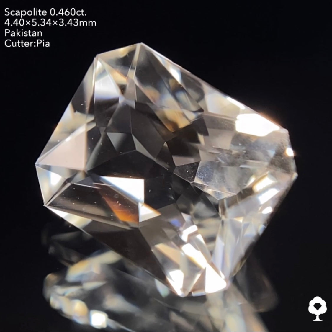 UV蛍光美しい煌めくラディアント系オクタゴン★スキャポライト0.460ct ピアッちゃん作品