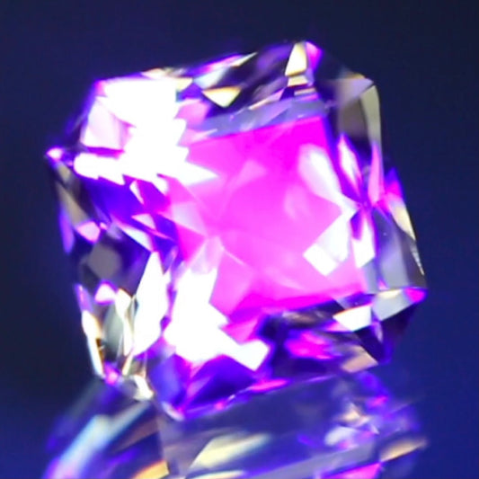 止まらない輝きの中に潜む美しい十字と成長線★ラブラドライト1.56ct 師匠作品✨こちらはクーポンはごめんなさい🙏