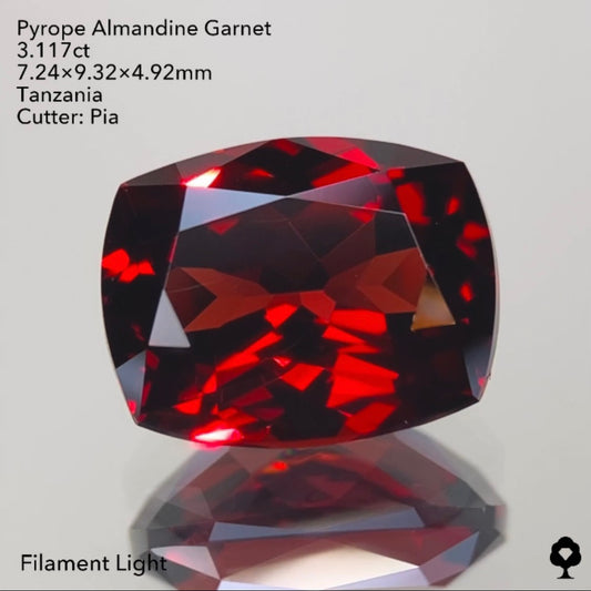 真紅の輝きがたまらない美ロングクッション★パイロープアルマンディンガーネット3.117ct ピアッちゃん作品