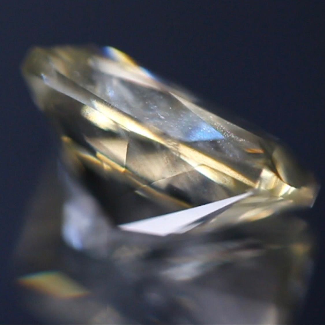 星屑シラーが煌めく超美スーパークッション★ラブラドライト3.23ct ピアッちゃん作品✨