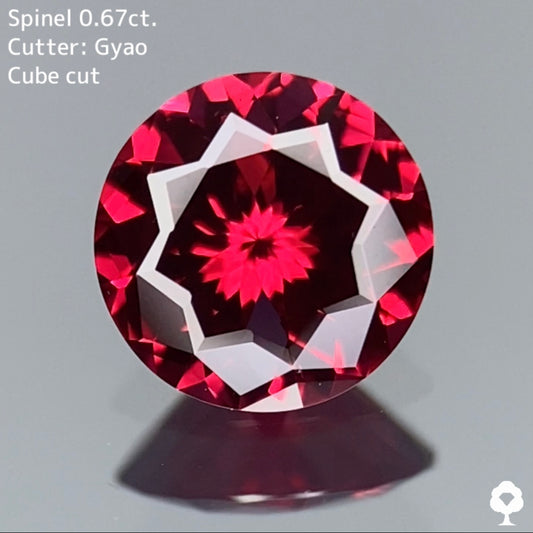 ピンク寄りレッドの強い彩度とテリの縁取りキューブカット★レッドスピネル 0.665ct【Cube cut】