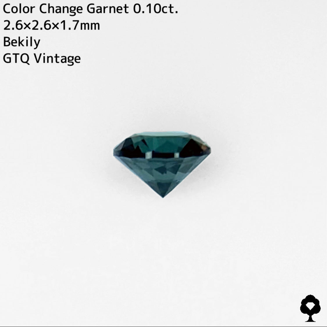【3ZBご利用可】鮮やかなフォレストグリーンの見事なラウンド★ベキリーカラーチェンジガーネット 0.10ct/No.005