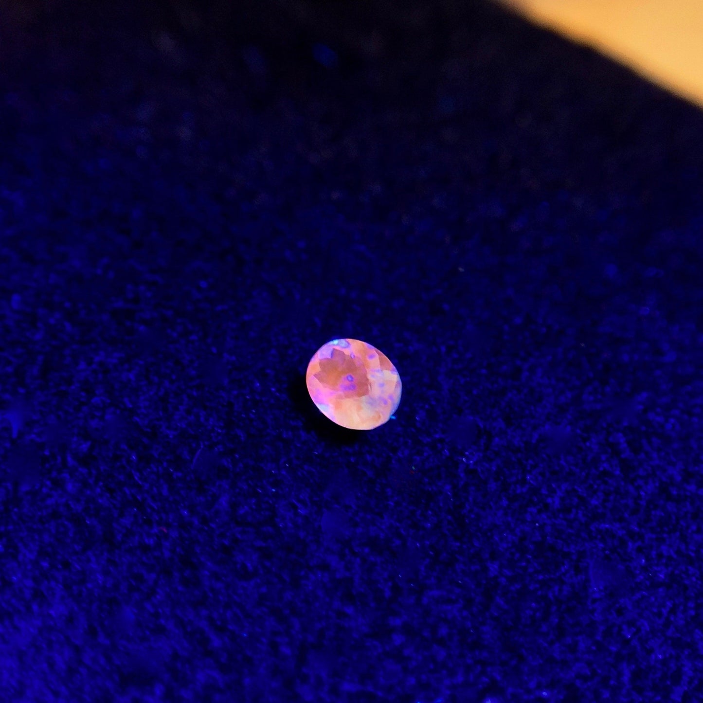 【SuperCubeカット】アウイナイト 0.062ct