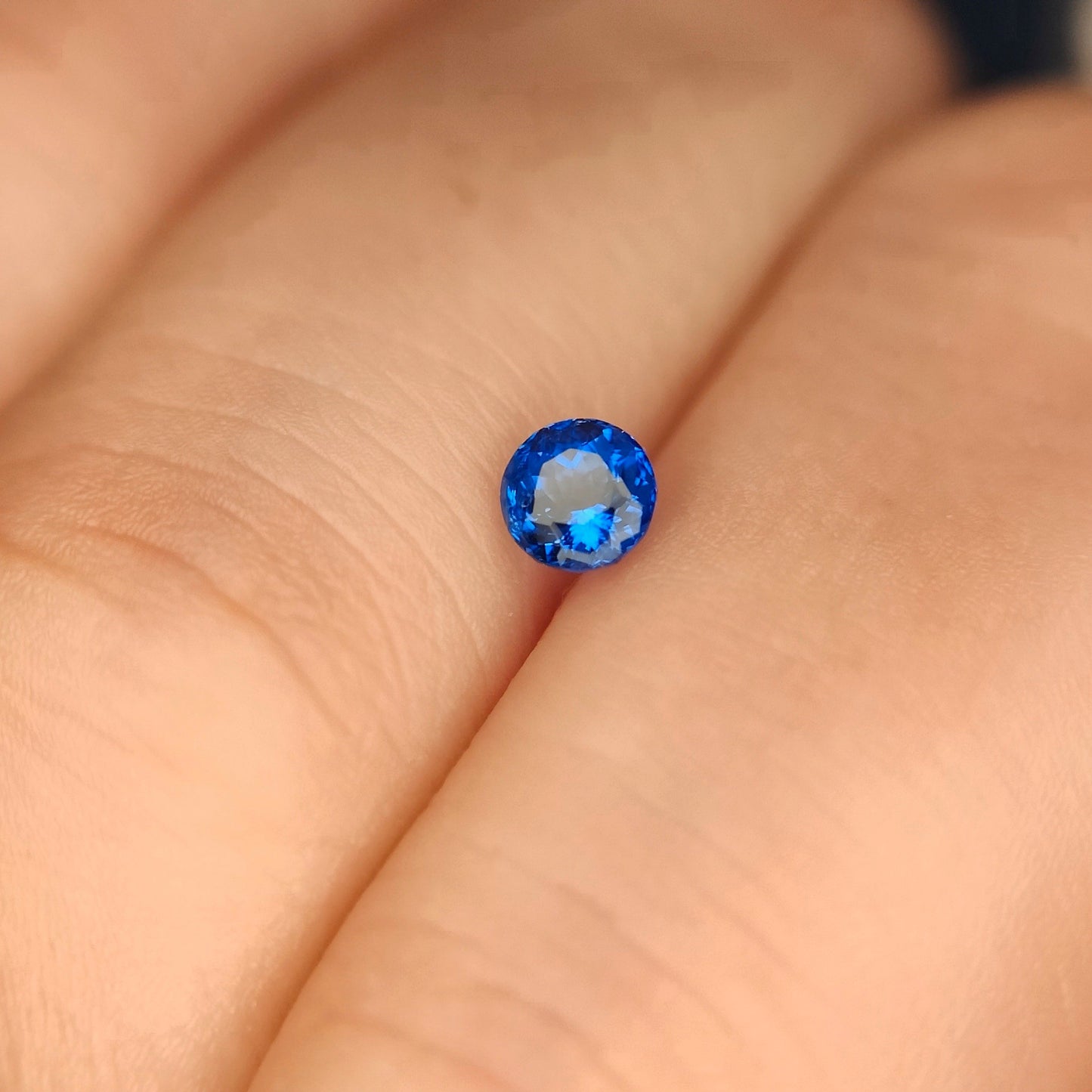 【SuperCubeカット】アウイナイト 0.163ct