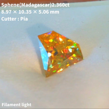 ハッとする明るいゴールドの宝石形★マダガスカル産スフェーン 2.360ct