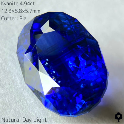 【難題に逃げずに挑み続ける】ロイヤルブルーカイヤナイト4.94ct★カット難易度最上級の一級品ロイヤルブルーをどこにも無い輪郭縁取りカットに仕上げた逸品★ピアッちゃんカイアナイト制覇記念プライス★