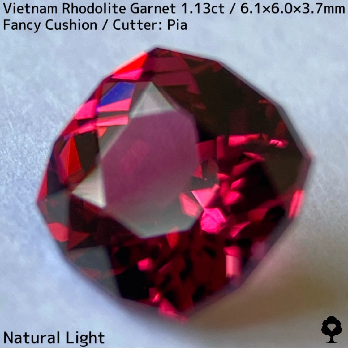 ベトナム産ロードライトガーネット1.13ct★オレンジ混じりのピンクの煌めきがたまらない美結晶ファンシークッション