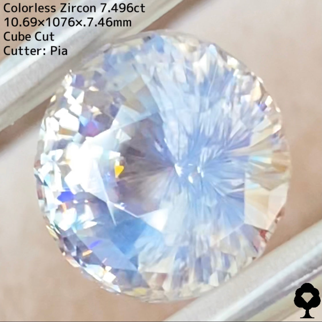 【SOLDOUT】止まらないカラフルファイアーとGTJの進化★カラーレスジルコン7.496ct★ナリカーギラキューブ★お問い合わせ特別価格