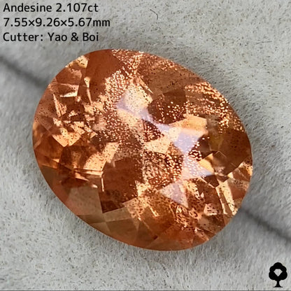 銅シラー満載の新カッターによる美しきオーバル★アンデシン2.107ct