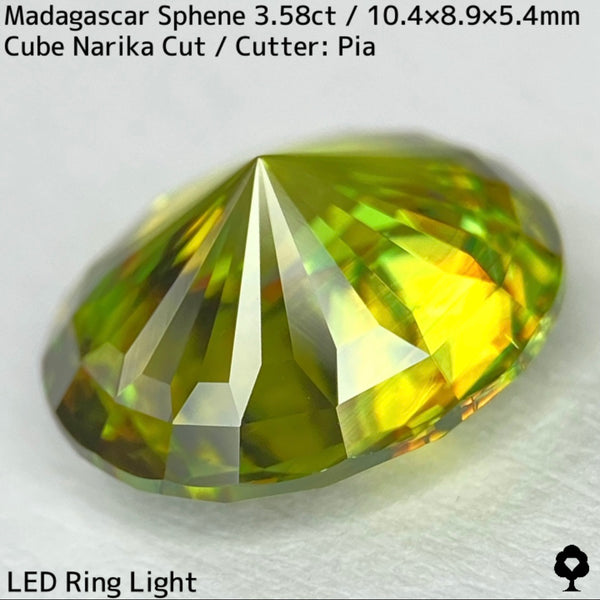グリーンとイエローゴールド混ざる美色で超美結晶の完成度最高オーバルナリカーカット★マダガスカル産スフェーン3.589ct