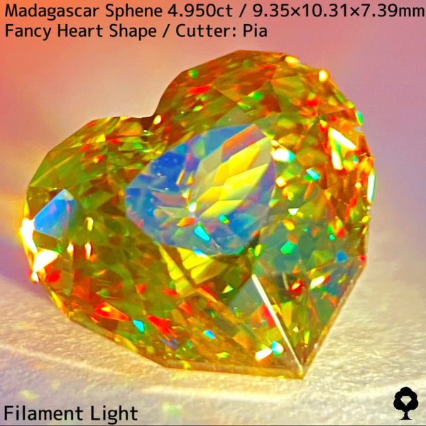 最高に煌めく超美結晶が完璧なファンシーハートシェイプに★マダガスカル産スフェーン4.950ct