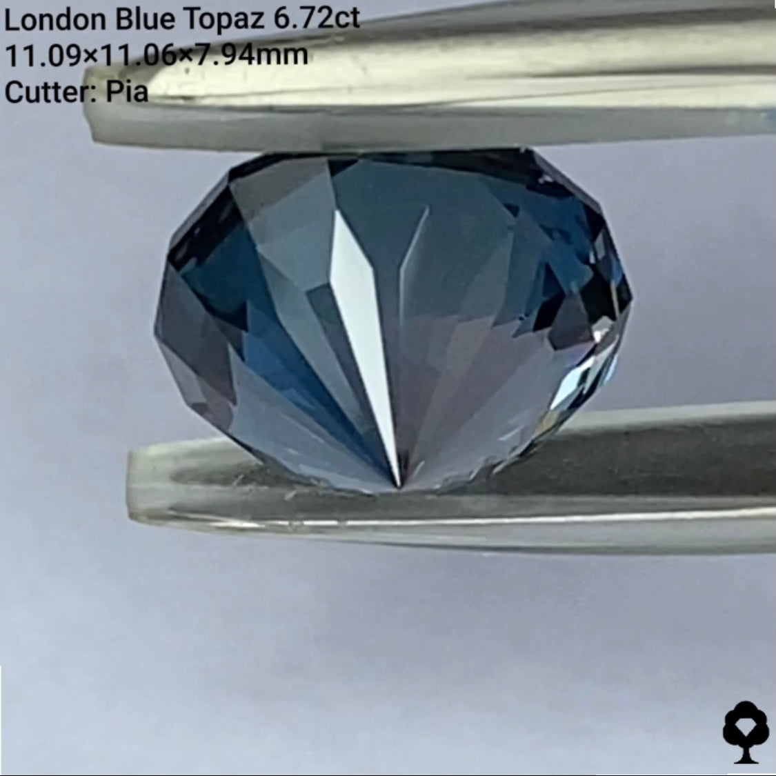 深みと爽やかさのコントラストが美しい秒針のような煌めき★ロンドンブルートパーズ6.97ct★テーブルキューブナリカーカット16角形