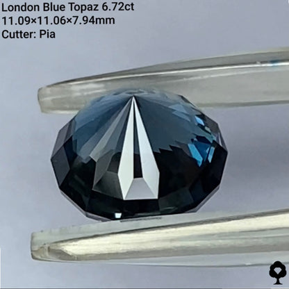 ロンドンブルートパーズ6.72ct★美濃色から細やかな秒針のような煌めきがたまらないテーブルキューブナリカーカット★サイコロチャレンジプライス