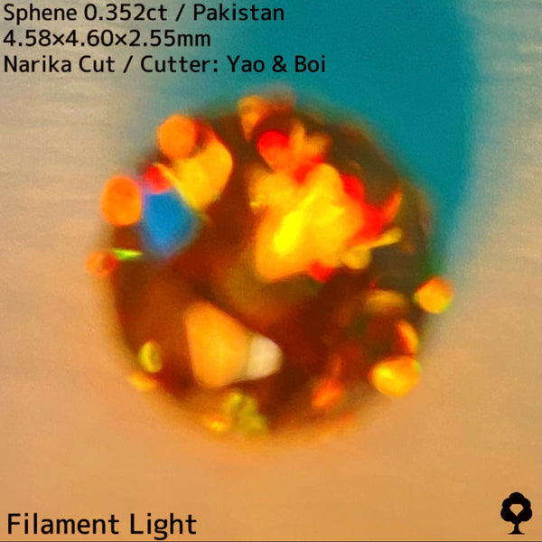 双晶ラインとインクルによってビックバンが起きているようなグリーンとオレンジ美しいナリカーカット★パキスタン産スフェーン0.352ct