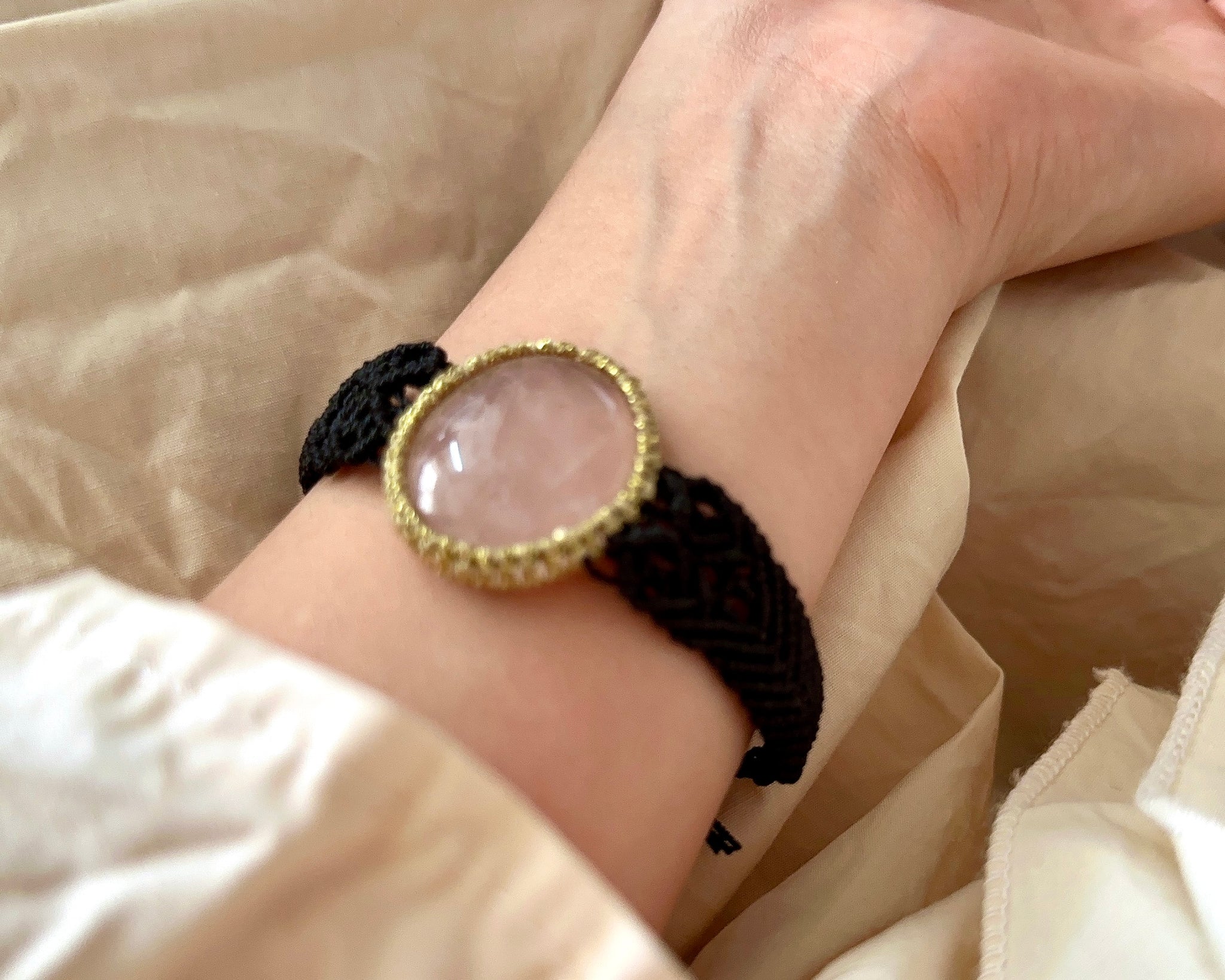 シーンを選ばす大活躍💐ローズクォーツの高級感を引き出すマクラメ ブレスレット35.38ct