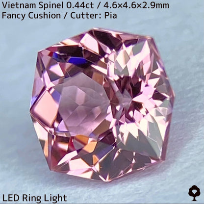 ベトナム産ピンクスピネル0.44ct★桜ピンクの美結晶から煌めきとファイアーが止まらない
