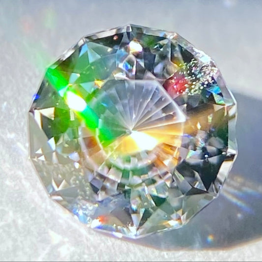 ベトナム産カラーレススピネル0.55ct