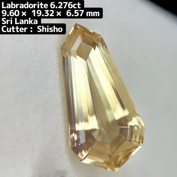 威風堂々とした佇まいの“大剣🗡”ゴールデンラブラドライト 6.276ct