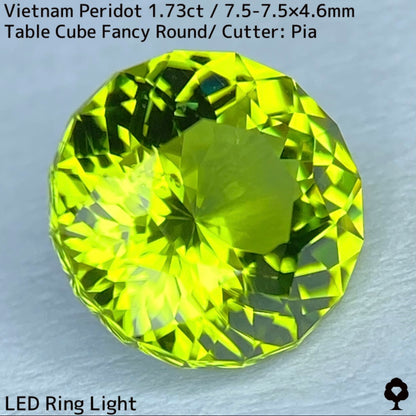 ベトナム産ペリドット1.73ct★リリーパッド浮かぶ万華鏡のような美しいフラワーカット美色結晶