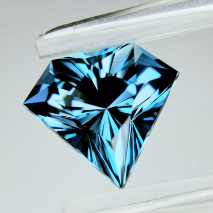 ロンドンブルートパーズ 3.75ct★大粒の宝石形ナリカーの美しいブルーの煌めき