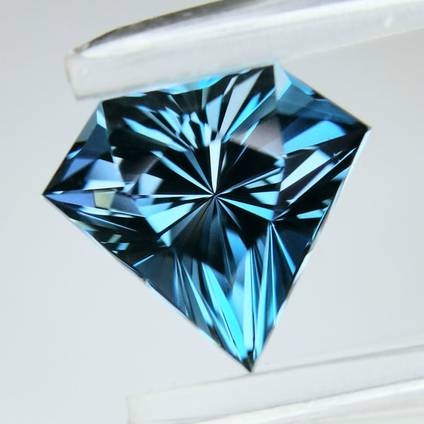 ロンドンブルートパーズ 3.75ct★大粒の宝石形ナリカーの美しいブルーの煌めき