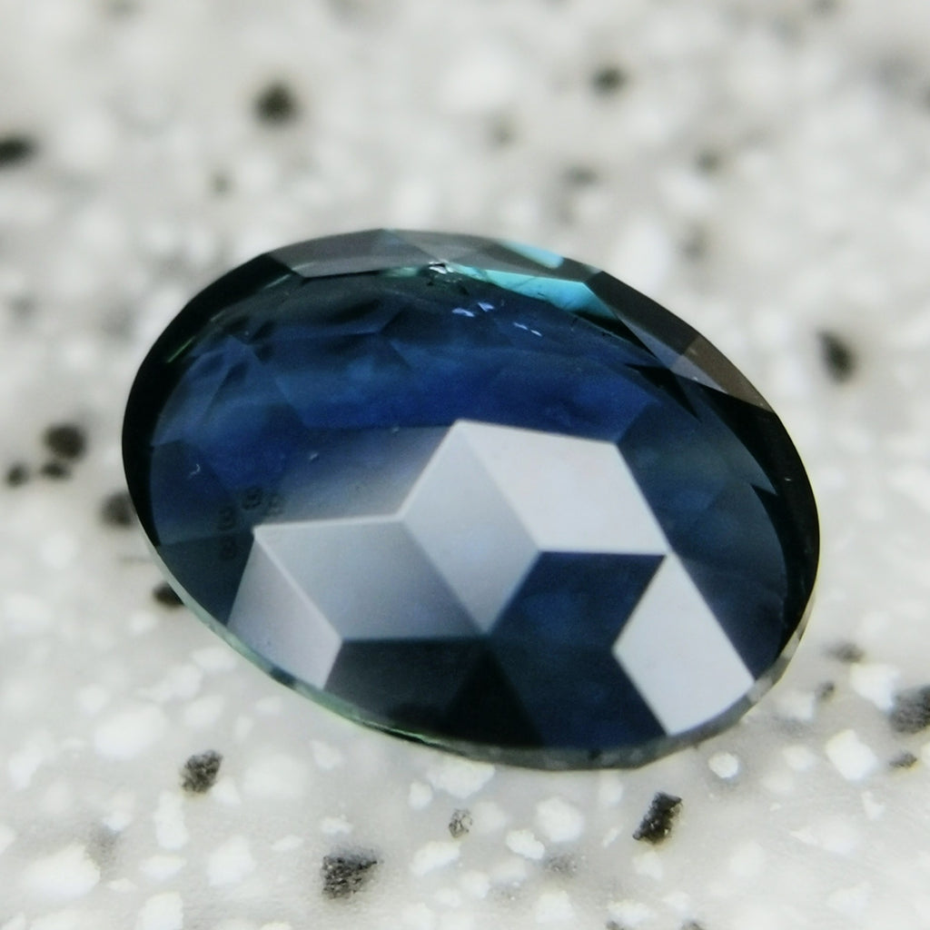 非加熱グリニッシュブルーサファイア 0.678ct☆キューブカットとカラー